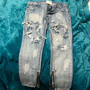 One Teaspoon -Thrashed Free Birds- Distressed ankle cut jeans